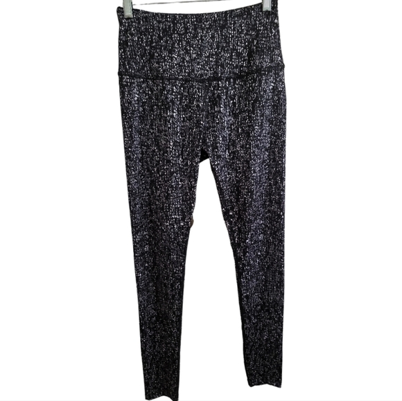 Beyond Yoga Black High Waisted Leggings in Black Mosaic Pattern Large - Picture 1 of 6